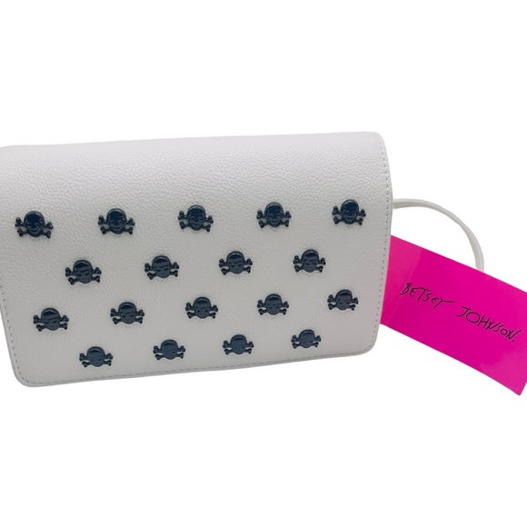NWT Betsey Johnson Skull Crossbody Bag - White With Black Hardware - Picture 2 of 10
